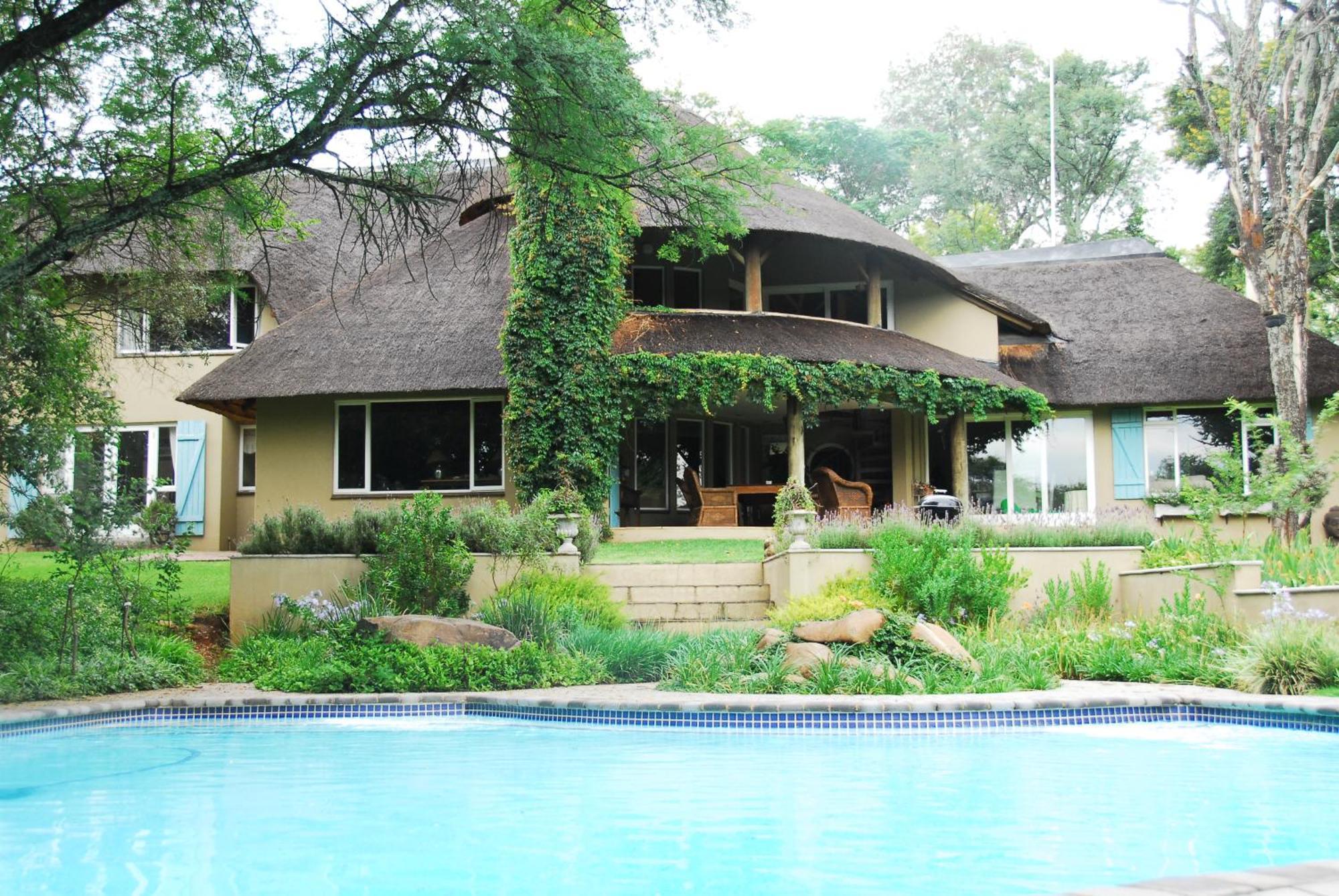 Chartwell Manor Hotel Exterior photo
